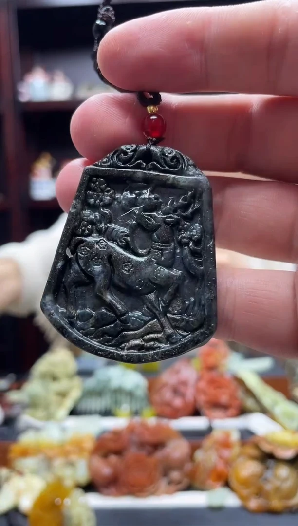 岫玉未镶嵌吊坠·