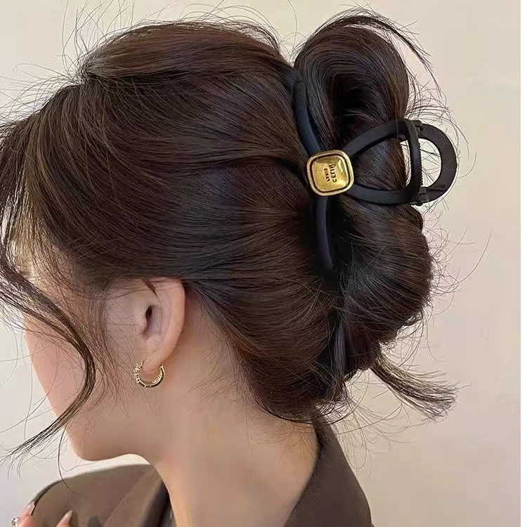 D16黑色磨砂抓夹女小众高级感简约百搭发夹后脑勺鲨鱼夹发饰复古