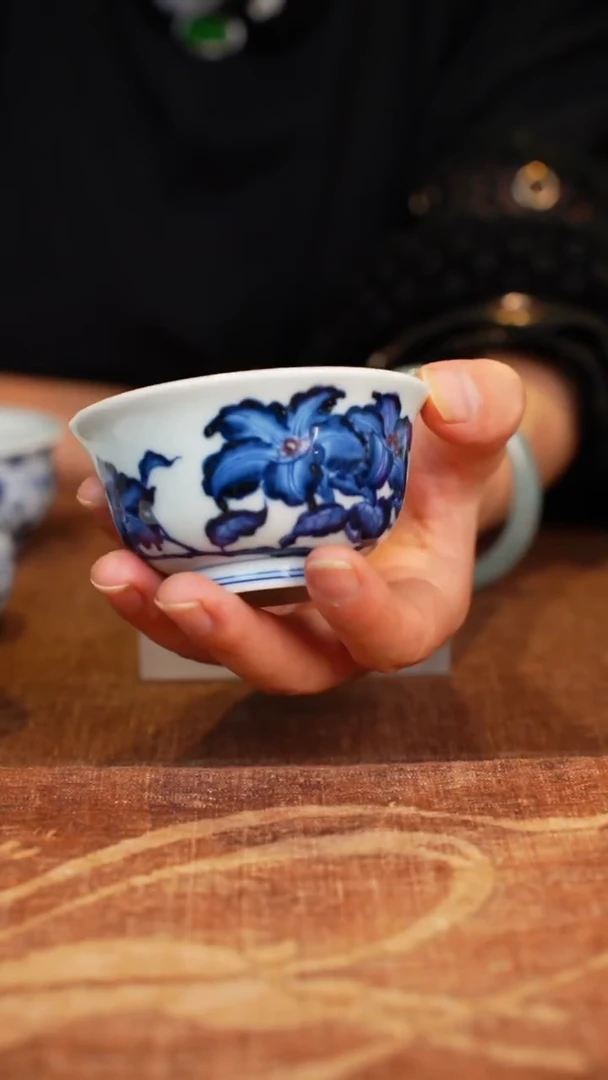 和然窑青花釉里红百合小压手杯