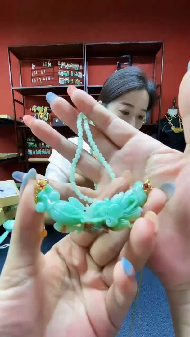 颈饰未镶嵌翡翠吊坠