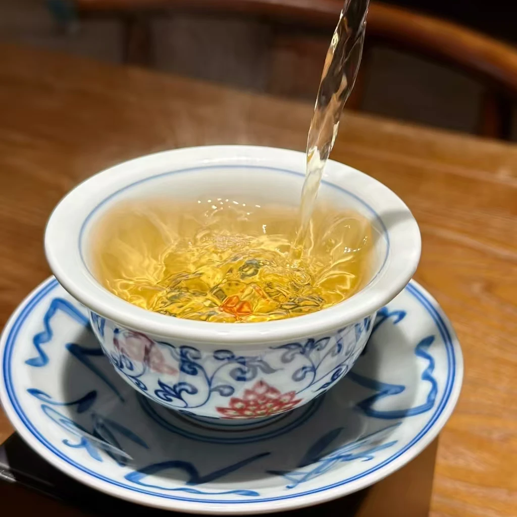 2024年黄草林生茶龙珠10颗--随单赠1饼357g饼茶