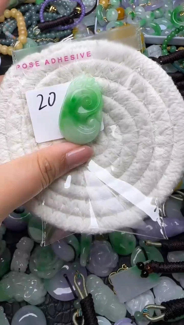 颈饰未镶嵌翡翠缅甸翡翠吊坠