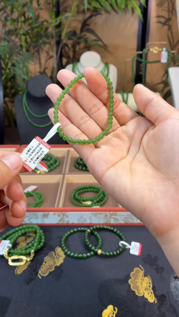 颈饰未镶嵌和田玉（碧玉）4辣绿无矿单圈