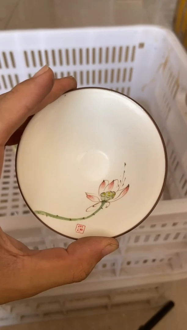 摄影的产品有使用过的痕迹有点脏介意勿拍