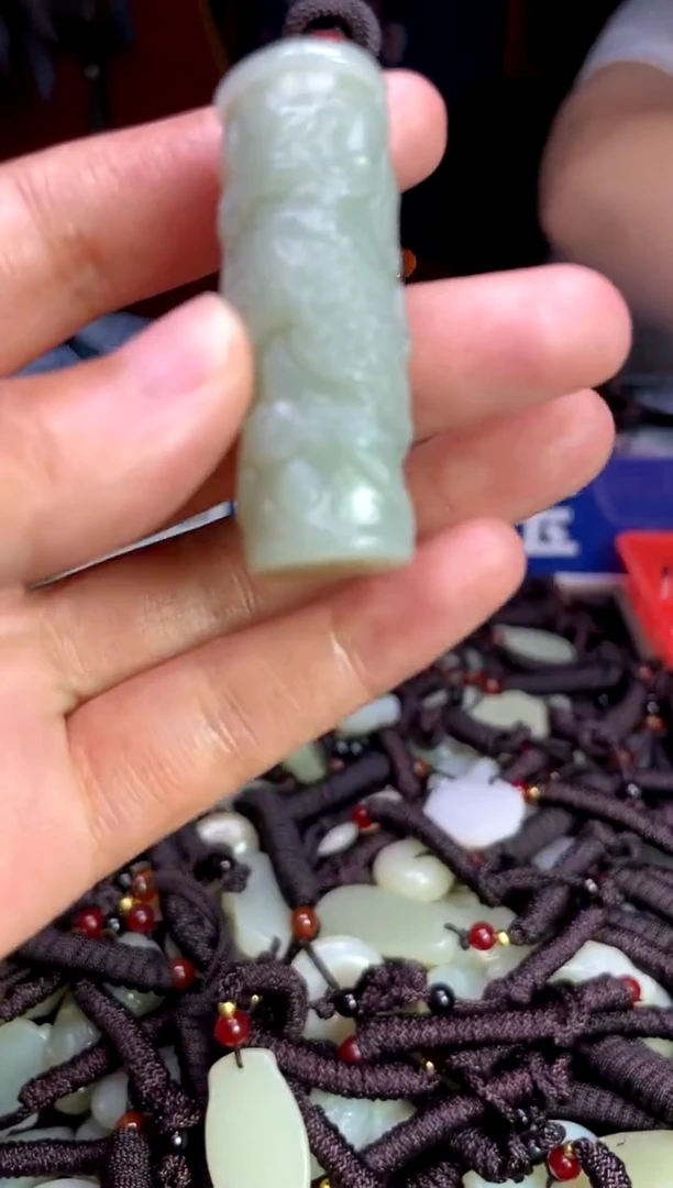 未镶嵌和田玉挂件1