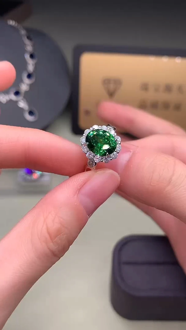 银S925镶嵌戒指石榴石（沙弗莱）········