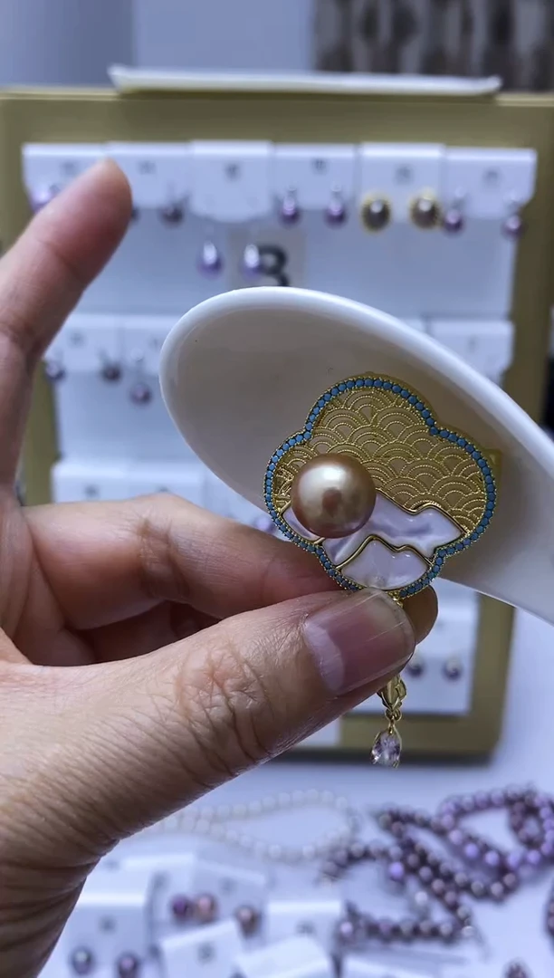 合金胸饰淡水珍珠胸针