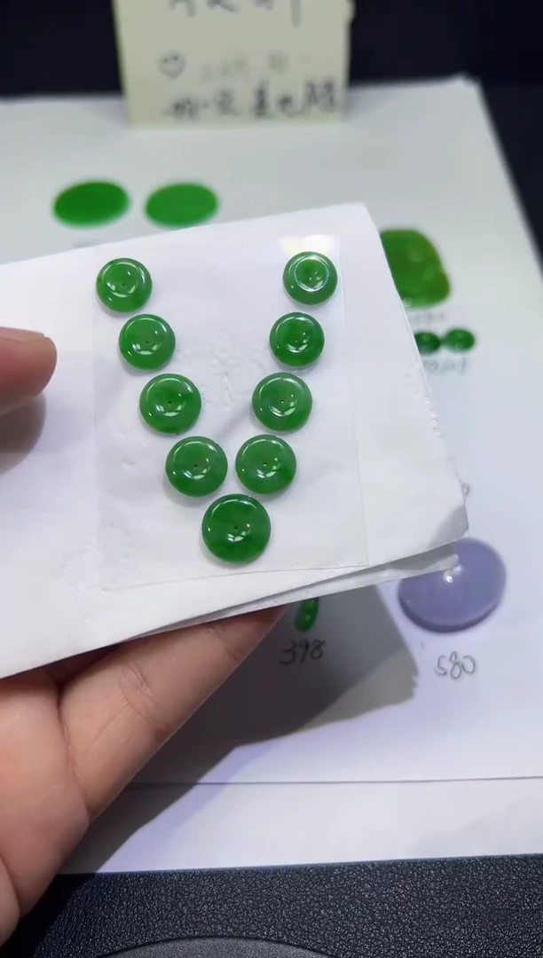 裸石翡翠缅甸A货翡翠一件