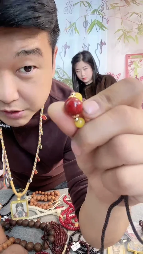 菩提籽类辰砂女吊坠