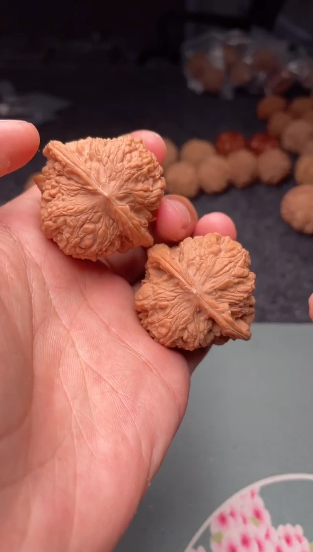 把件文玩核桃a185  龙洞玉 42尺