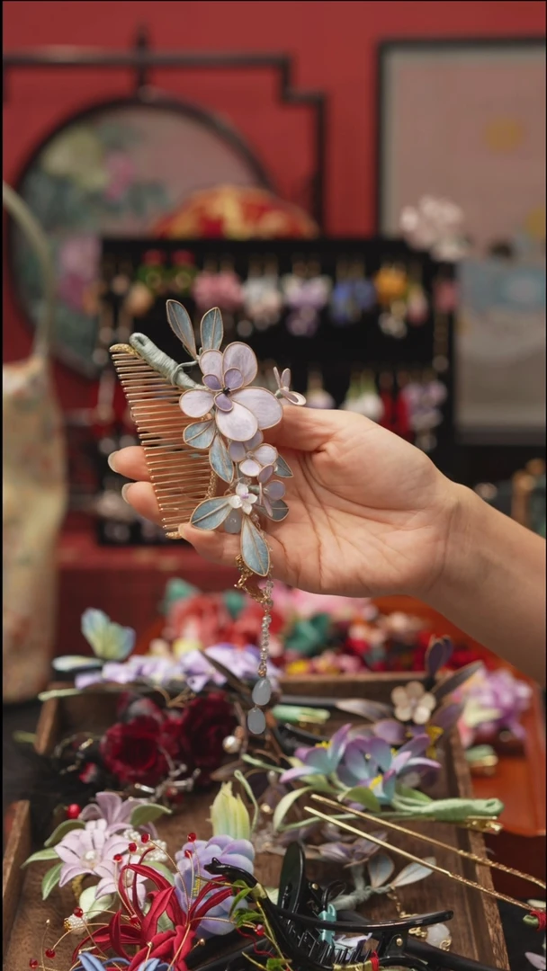 刺绣非遗绒花饰品