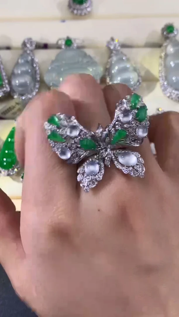 18K金镶嵌戒指翡翠B43多样性发其一