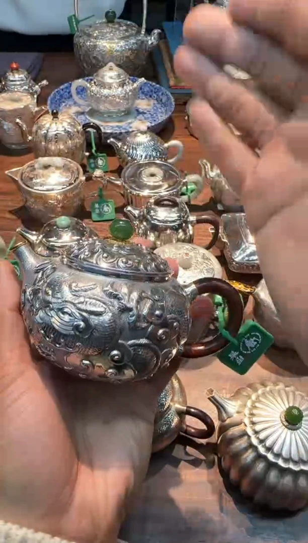 【闪购商品】呆坐 整敲高浮雕嵌金云起龙骧 圆融壶