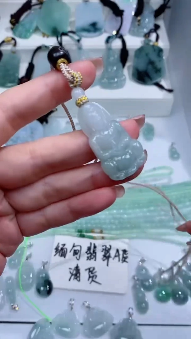 颈饰未镶嵌翡翠吊坠