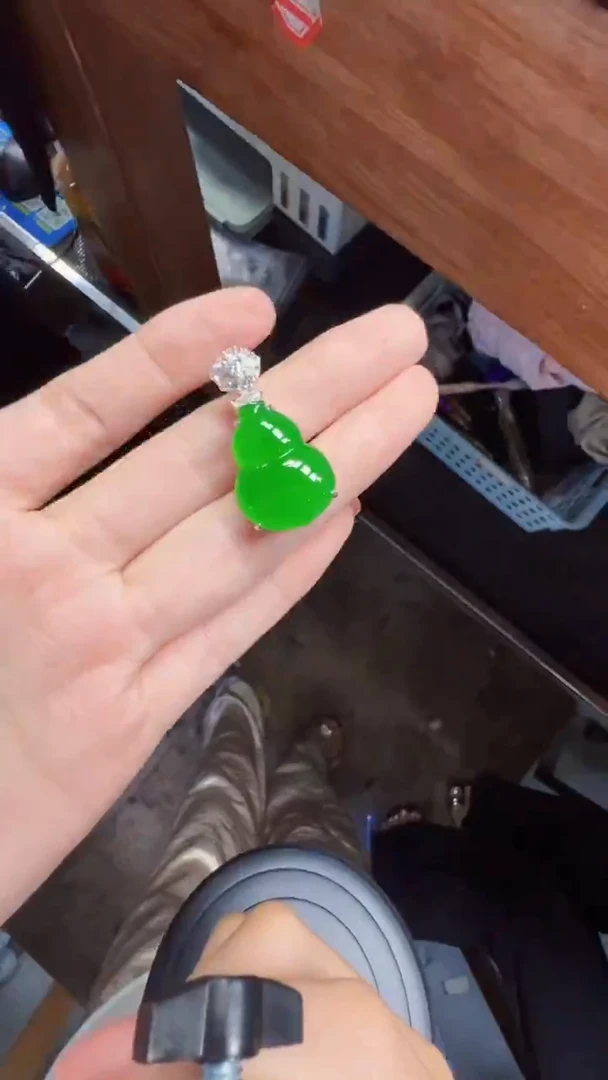 未镶嵌定制翡翠翡翠A货有轻微色差属于正常现象，葫芦多样性发货1