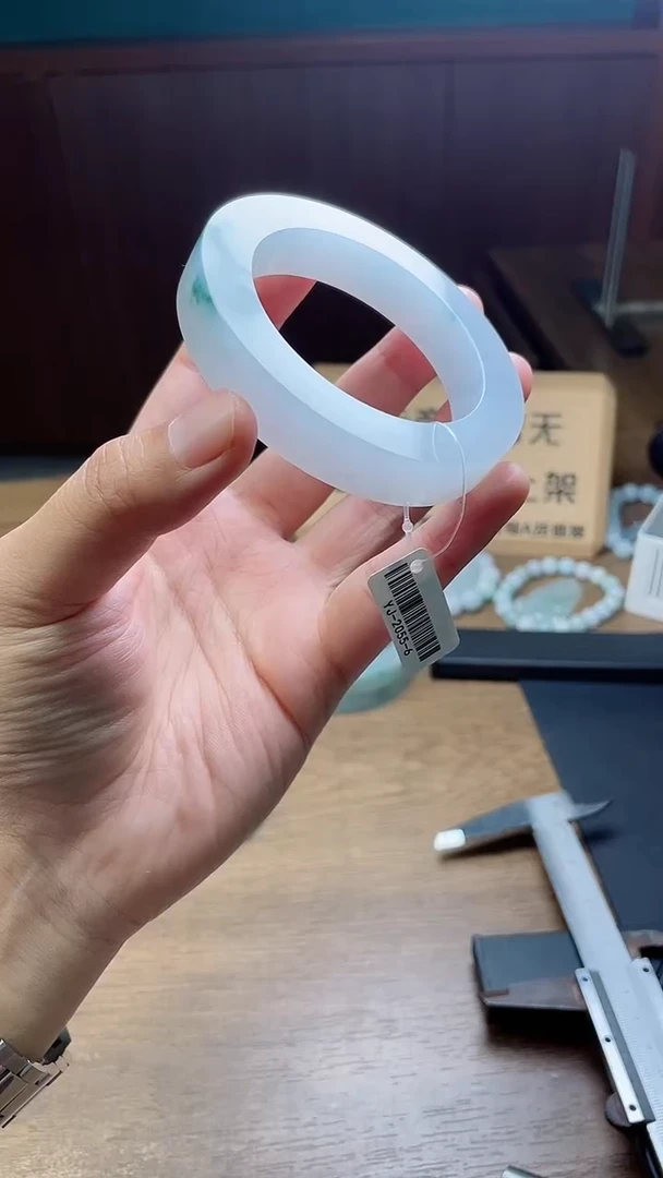 定制翡翠手镯未镶嵌定制