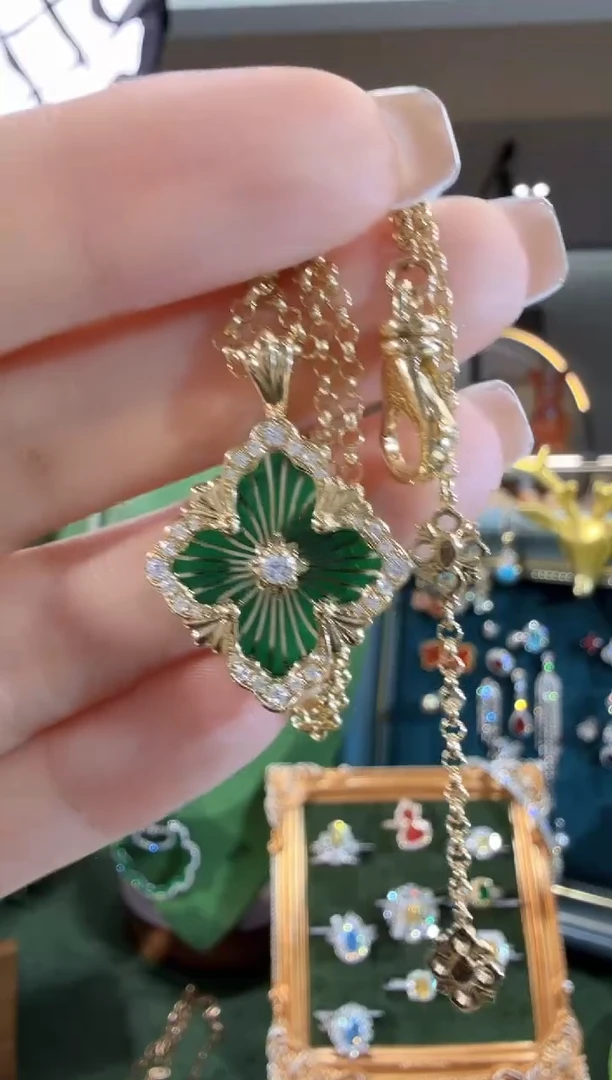 颈饰18K金镶嵌钻石嘿*嘿项链