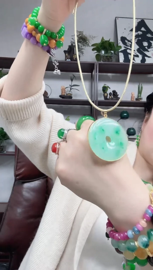 吊坠(赠链)未镶嵌翡翠583编号吊坠