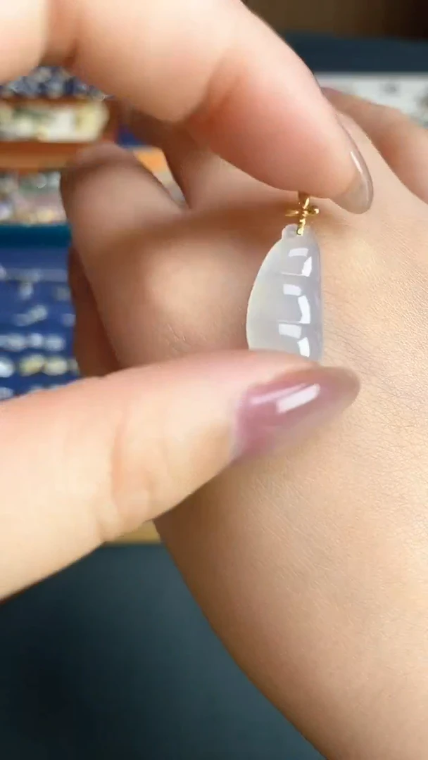 颈饰18K金镶嵌翡翠2025120601