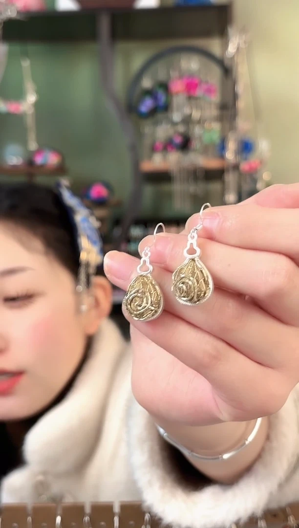 彩云南阁非遗老绣苗银饰品157