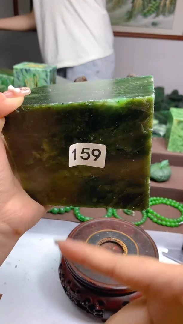 和田玉（碧玉）未镶嵌珠宝半成品159