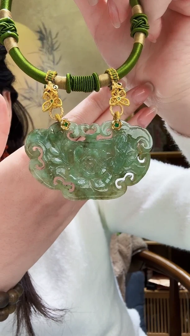 颈饰未镶嵌翡翠吊坠