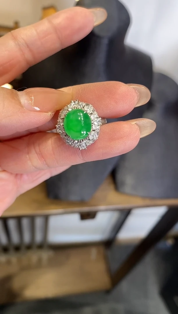 18K金镶嵌戒指翡翠戒指