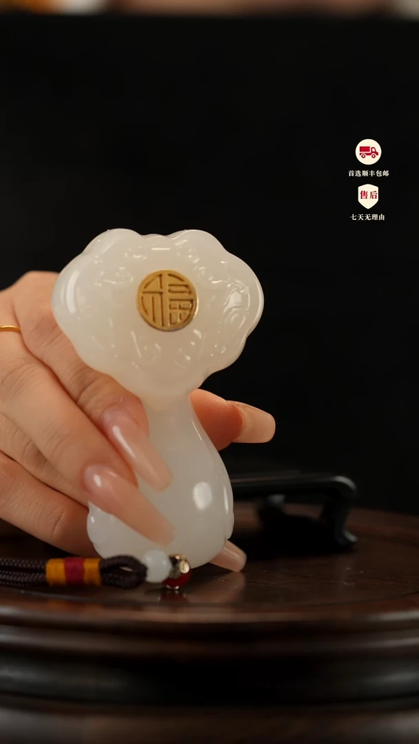 云南石荔枝白雕刻：福禄如意手把件