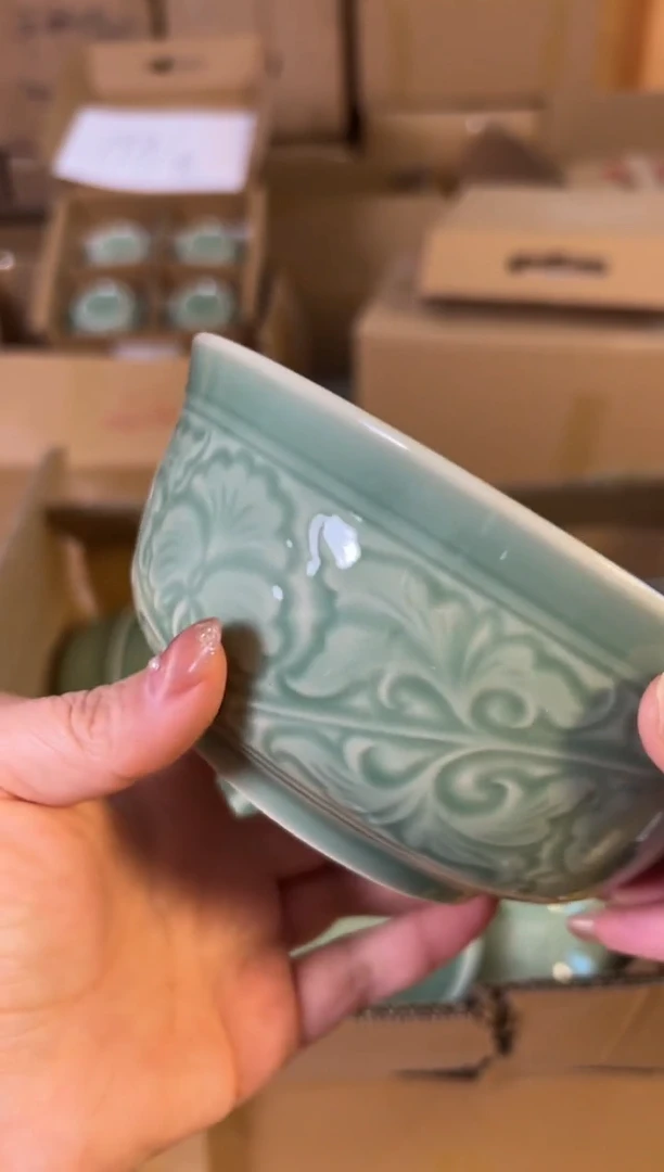 陶瓷陶瓷耀州窑青釉5.5寸缠枝牡丹碗一只