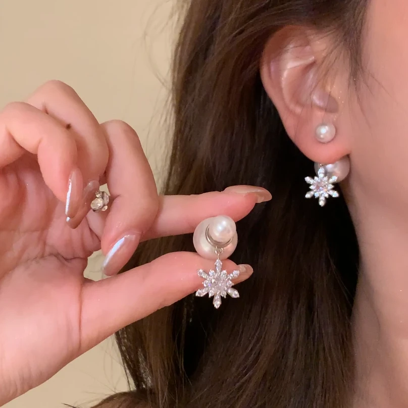 铜合金锆石耳饰 秋冬精致闪锆雪花珍珠耳环女可两戴百搭耳针耳饰