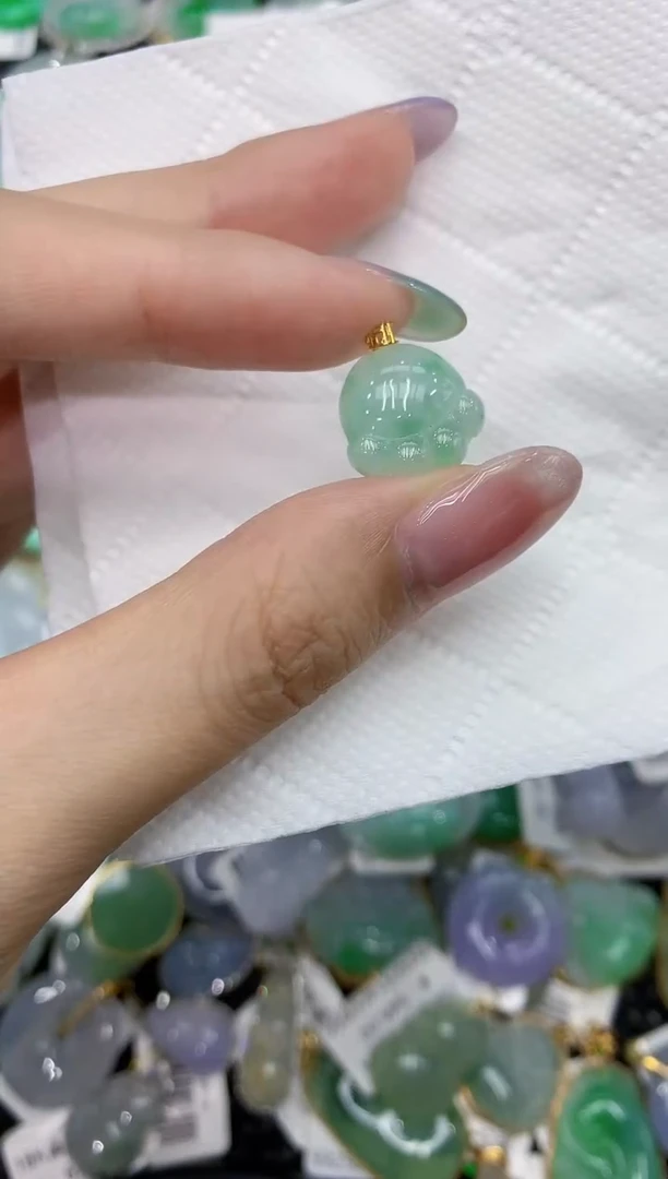 翡翠18K金镶嵌颈饰111111111111