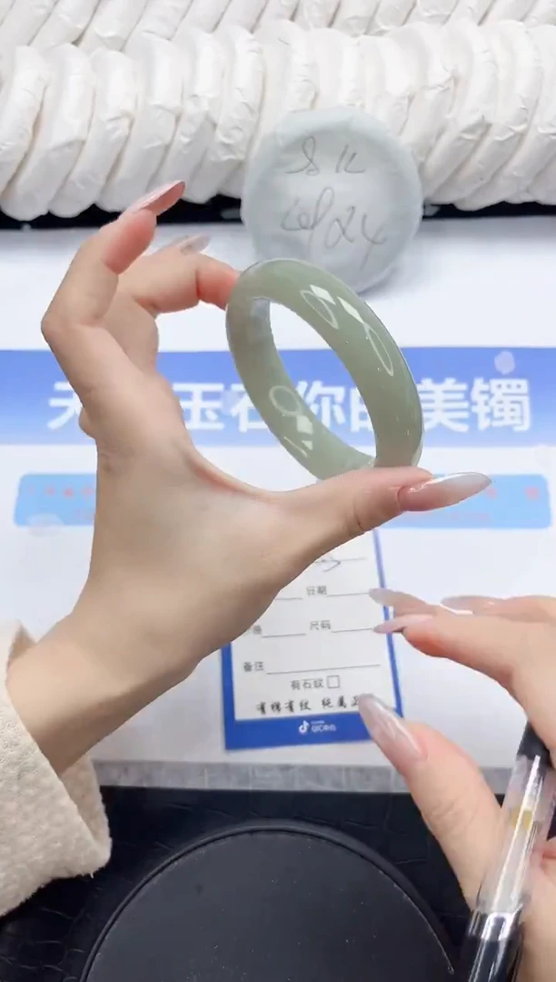 未镶嵌手镯石英质玉155-58