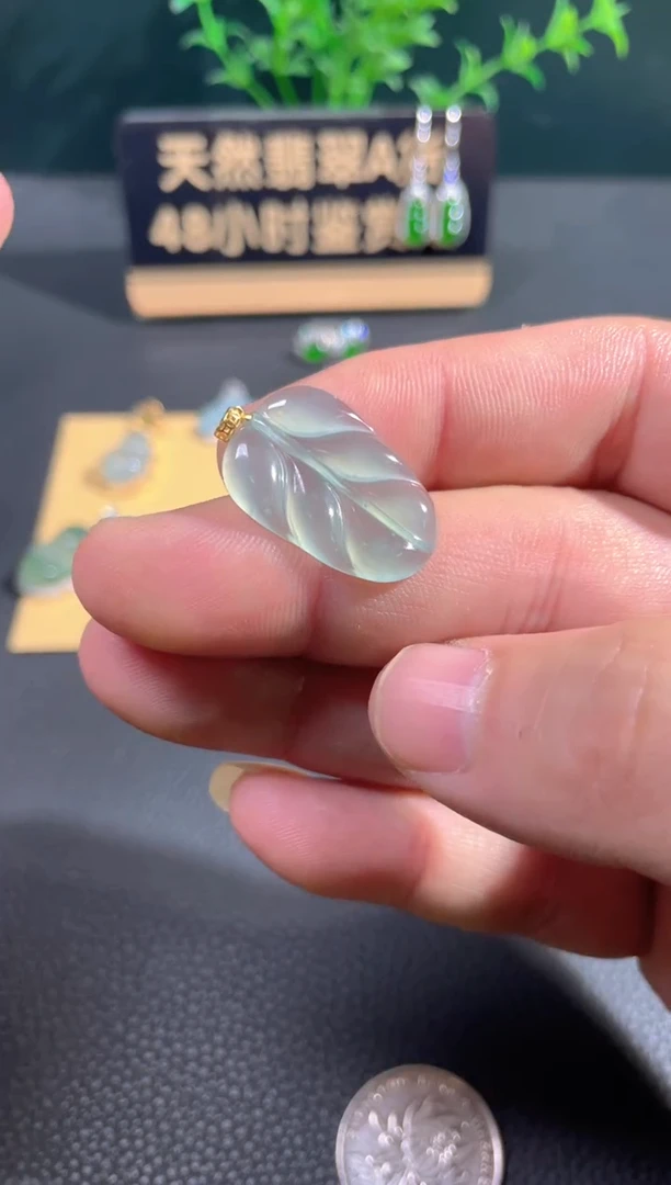 【闪购商品】翡翠颈饰18K金镶嵌翡翠