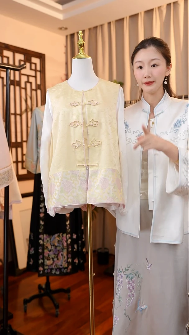 刺绣奶黄色正绢马甲 桑蚕丝非遗手工苏绣服饰