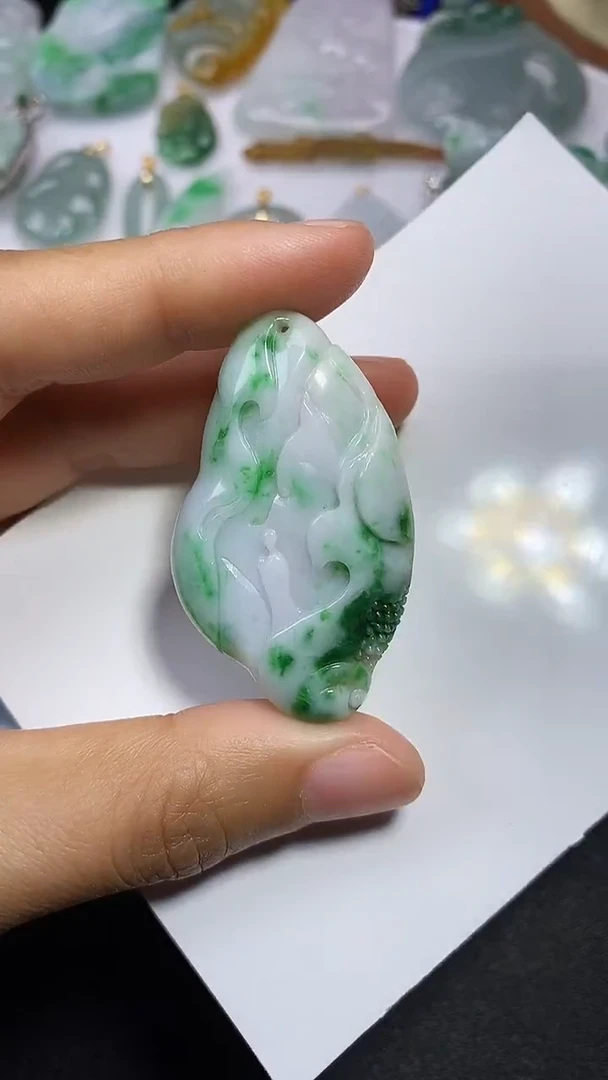 颈饰未镶嵌翡翠吊坠