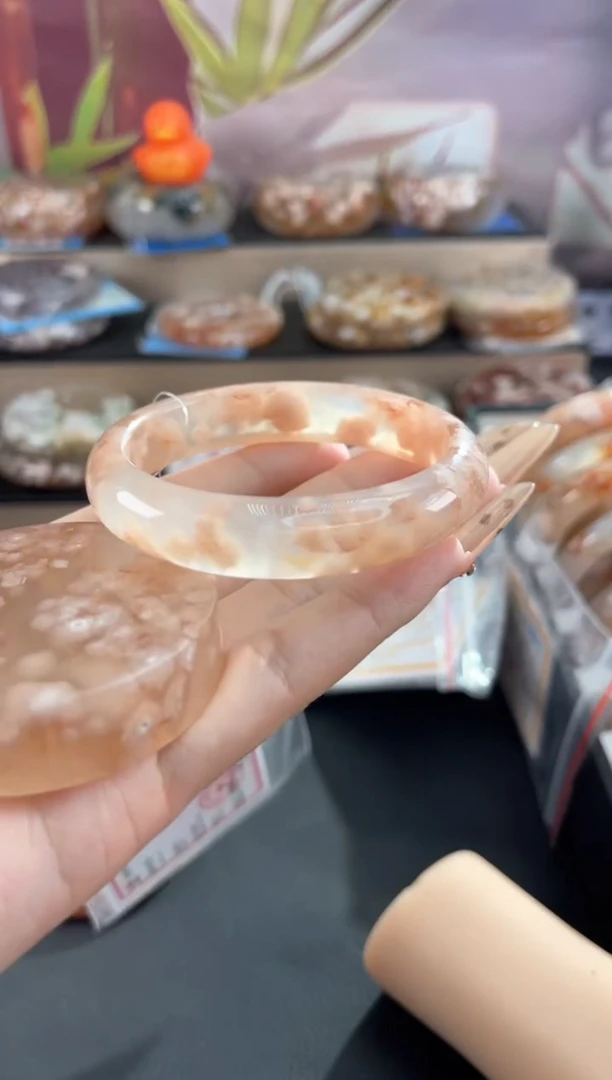 未镶嵌手镯石英质玉54