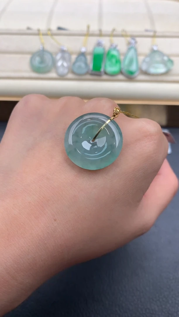 翡翠18K金镶嵌颈饰A455
