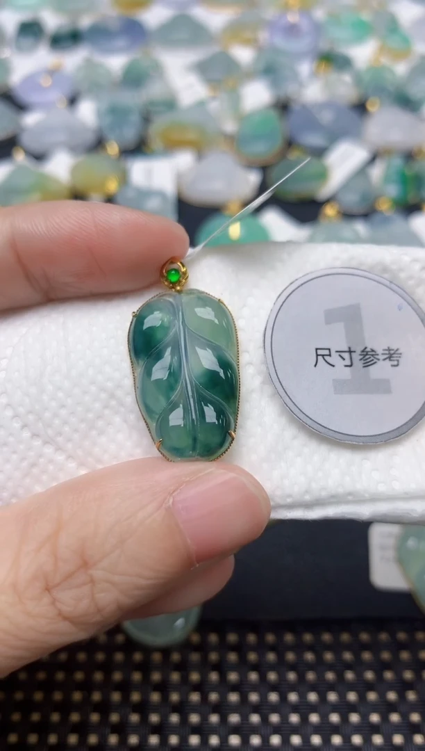 颈饰18K金镶嵌翡翠天然缅甸A货翡翠