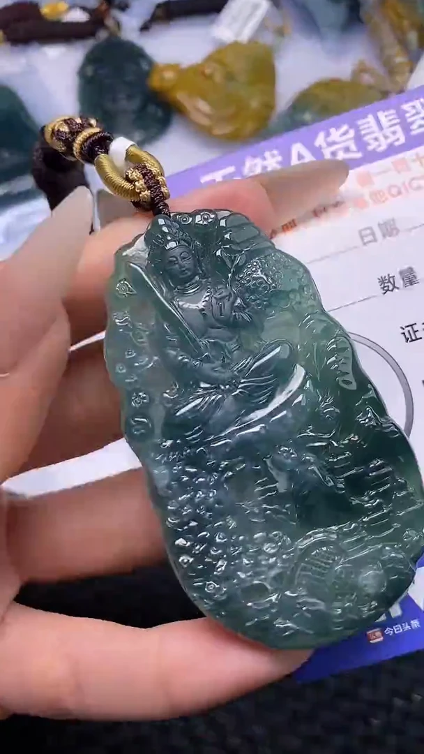 颈饰未镶嵌翡翠