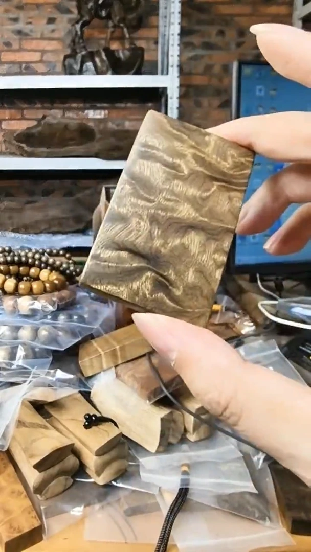 【闪购商品】金丝楠无事牌手把件