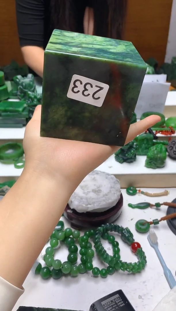 未镶嵌和田玉（碧玉）珠宝半成品有暇