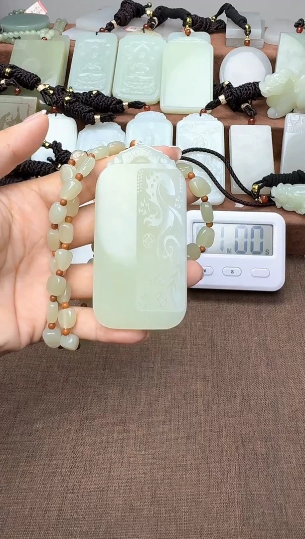 颈饰未镶嵌和田玉1