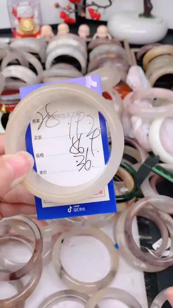未镶嵌手镯石英质玉192