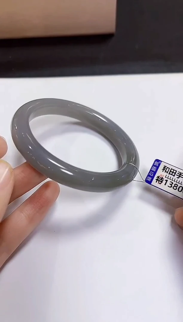 颈饰未镶嵌和田玉手镯58+