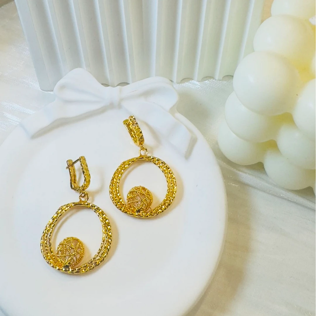 铜合金耳饰 菲纳孜金色环环相扣耳环 百搭复古圈圈气质时尚轻奢
