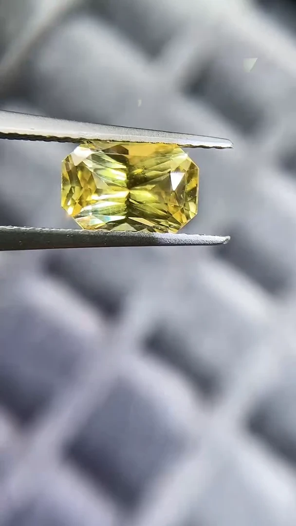 【闪购商品】定制蓝宝石定制未镶嵌黄色2.085克拉天然国际证书