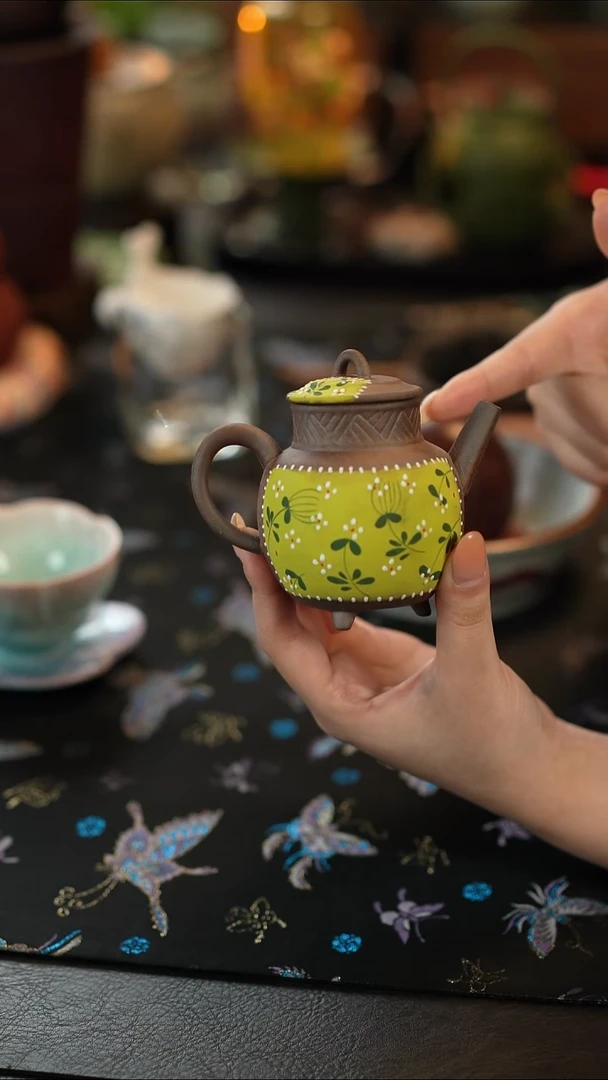 摆件陶纯手绘黄菊-老岩泥三足将军壶