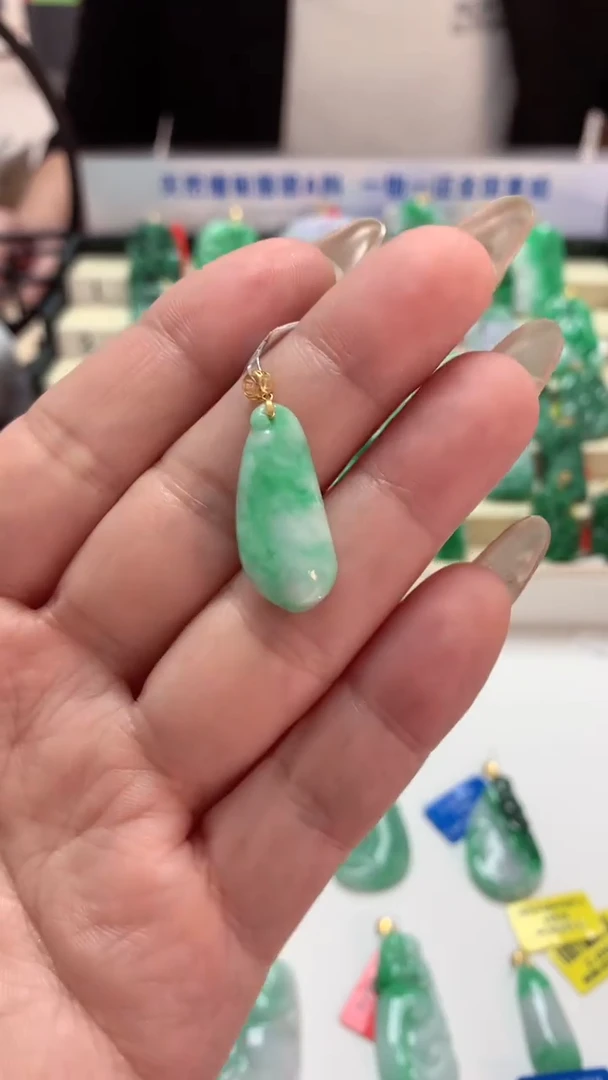 【闪购商品】翡翠吊坠(不含链)18K金镶嵌挂件