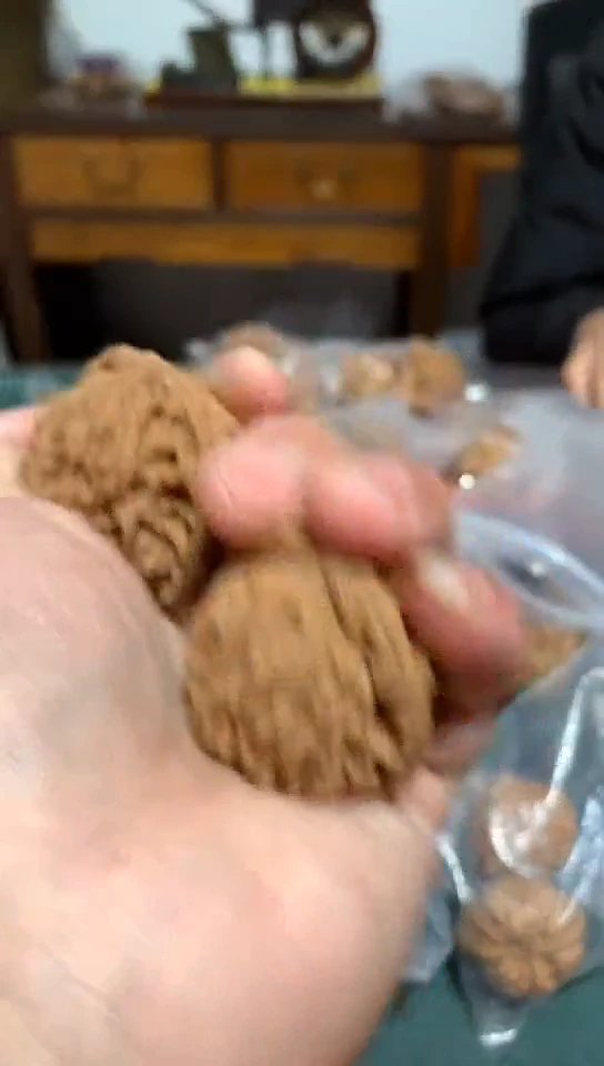 【闪购商品】文玩核桃吊坠南疆核桃