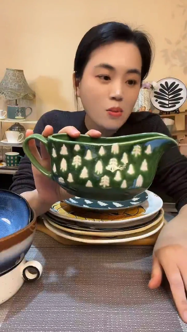 瓷片浮雕奶壶   介意勿拍